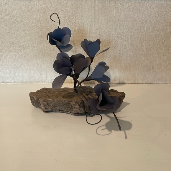 Decorative Piece with distressed wood and paper flowers. - Picture 4 of 9